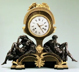 Kaminuhr med figurer af dag og nat, af Jean Andre Lepaute (1720-88), Paris (forgyldt og patineret bronze)