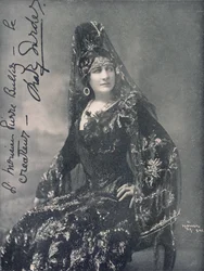 Mary Garden (1874-1967), operasopran, studiefotografi i rollen som Carmen, af C. Mishkin (s/h-foto)