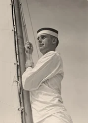 Midshipman hejser hovedsejlet, U.S. Naval Academy, Annapolis, Maryland. 1942 (foto)