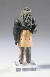 Bjergenes mytologiske geni, ca. 2200 f.Kr. (kalksten og klorit, diadem lavet af meteorisk jern)