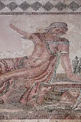 Narcissus ser på sit spejlbillede i en pøl af vand - Paphos mosaikker, House of Dionysos - Slutningen af det 2. århundrede e.Kr. - Cypern - Kontemplation af Narcissus over et bassin - Mosaikker af Paphos, House of Dionysos - End of II sciecle ap JC - UNESC