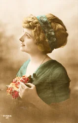 Gammelt postkort/Diana/Woman Belle Epoque