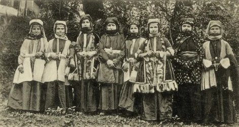 Ossetiske kvinder i traditionelle dragter Minoritetsgruppe i Sovjetunionen