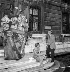 PALAZZO GRASSI: "" FRA NATUR TIL KUNST "" KUNSTKRITIKEREN MICHEL TAPIE DE CELEYRAN MED BEATRICE MONTI DELLA CORTE - 1960