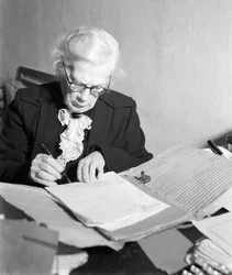 Portræt af TATIANA TOLSTOJ (Tolstoi), datter af Leon. - ROM - 1958