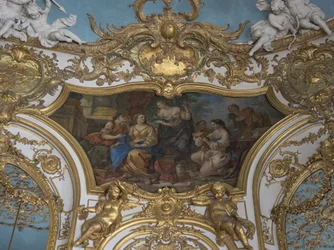 Psyche viser sine skatte til sine søstre. Maleri af Charles Joseph Natoire (1700-1777)