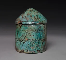Pyxis med låg, fra det sene mellemrige til det tidlige nye kongerige, ca. 1901-1525 f.Kr.