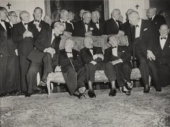 Sir Winston Churchill og Dwight D. Eisenhower ved en middag i Winfield House, den amerikanske ambassadørs hjem i London