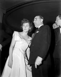 Instruktøren MARIO CAMERINI MED SKUESPILLEREN CARLA DEL POGGIO VED DEN "" ITALIENSKE BIOGRAF "" I ROM - 1949