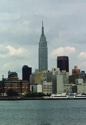 Empire State Building fra East River (foto)