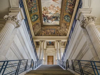 Trappen, arkitekt Charles Lelong (1793-1861) og Edouard Dubois (1795-1813), mellem 1840 og 1846. På loftet, Frankrig vedhæfter sine arkiver til tidernes morgen, maleri af Felix Jobbe Duval (1821-1889), mellem 1877 og 1881. Hotel de Soubise
