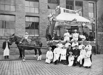 Storbritannien: Hollands Pie Carnival Float. Manchester, c1910