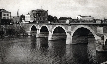 Udsigt over Marne-broen i Epernay, Marne - postkort 1910 ca Privatsamling