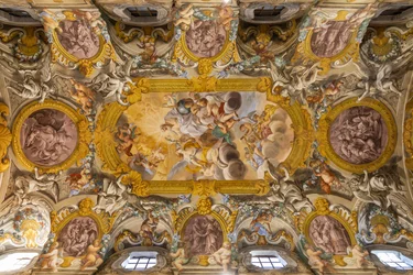 Udsigt til loftet, Nunziatina-kirken, Todi, Umbrien, Italien (foto)
