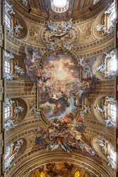 Udsigt over skibets hvælving med "Triumfen i Jesu navn", Gesù-kirken, Rom, Italien (foto)