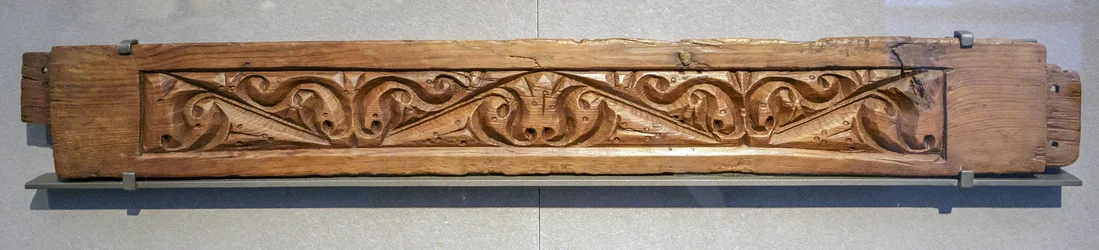 Træværk i "skrå stil". Egypten, 9. århundrede. Udskåret fyrretræ. Musee du Louvre