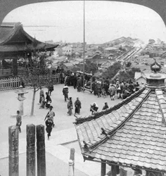 Kigger mod øst fra Mildera-templet over Otsu og Biwa-søen, Japan, 1904.