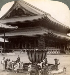 Hovedfronten af Higashi Hongan-ji, det største buddhistiske tempel i Japan, Kyoto, 1904.