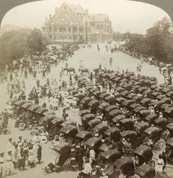 Rickshaws before Christ Church, Simla, Indien, 26. juni 1902.