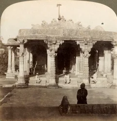 Fremragende marmortempler i Dilwarra på Abu, Jainernes hellige bjerg, Indien, 1903.