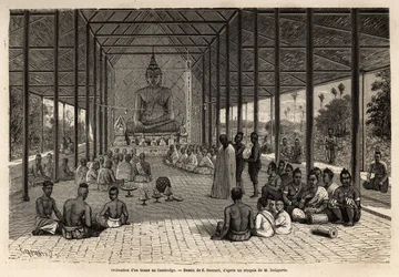 En ordinationsceremoni for buddhistiske munke i et tempel i nærheden af Angkor, Cambodja. Stik til illustration af Francis Garniers udforskningsrejse i Indokina, søløjtnant, i 1866-1868, udgivet i «Le Tour du monde» i 1870-1871, redigeret af