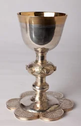 Kalk af kapellan Georges Coquere. Metelsmed, guld og sølv