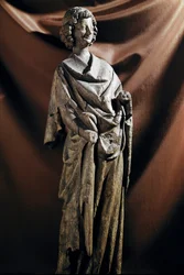 Gotisk kunst: "" Angel"" Træskulptur. 1200-tallet Dim. 72 cm Paris, Louvre-museet