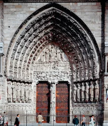 Gotisk kunst: central portal for katedralen Notre Dame de Paris