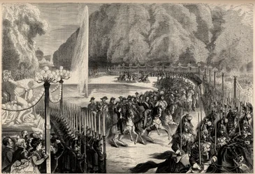 Stort magasin af 14. august: Kejser Napoleon III (1808-1873), efterfulgt af hans stab krydser Tuileriehaven i Paris. Hans søn, den kejserlige prins Eugene Louis Joseph (1856-1879), er på hans højre side. Indgravering i "The Universe illustrious"