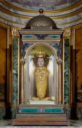 Det hellige barn. Statuette af Jesus barn (kopi). Original fra det 15. århundrede. Santa Maria-kirken i Aracoeli, Det Hellige Barns Kapel, Rom.