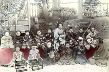 Japanske børn spiller musik, slutningen af det 19. århundrede