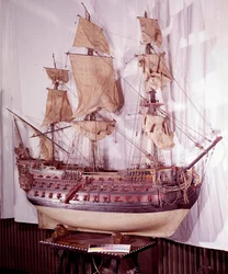 Militærflåde: miniaturemodel af et skib med tre dæk, våben med 92 kanoner. 1600-tallet. Madrid, Armee Museum
