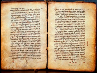 Sider af en bibel "" Peschitta"" på syrisk omfordøjet af hebræerne. syrisk kirke