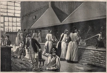 Studerende og professorer i det praktiske laboratorium på Conservatoire des Arts et Metiers (Arts-et-Metiers) i Paris