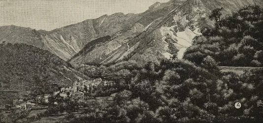 Udsigt over Torano nær Carrara, Italien, i baggrunden et marmorbrud, stik efter et fotografi af A Noak fra L