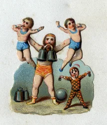 Cirkus: en alterofil løfter to mænd i armslængde, mens han holder en vægt mellem tænderne for at demonstrere, hvad hans muskler kan. Kromolitografi omkring 1890.