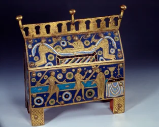 Kunstgenstand: Emaljejagt, guld og kobber af Saint Thomas Becket (1118-1170), ærkebiskop af Canterbury. Det er dekoreret for fremstillinger af mordet på arkeveket den 29/12/1170 i Cathedrale of Cantorbery og dets begravelse. 1220 ca.