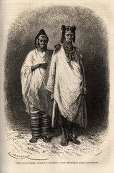 Sarakolesiske og Kassonkesesiske kvinder, befolkninger i Øvre Senegal, i traditionelt tøj. Gravering til illustration af et krydstogt på Afrikas kyst, af viceadmiral Fleuriot de Langle, i 1868, udgivet i "" Le tour du monde""" 1872, redigeret af Edouard Ch