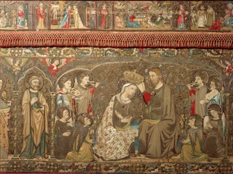 Detalje af et billedtæppe, der udsmykker et alter og forestiller Jomfru Marias kroning. Fra kirken Santa Maria Novella