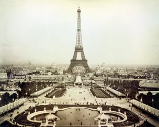 Udsigt over 1889 Verdensudstillingen i Paris og Eiffeltårnet.