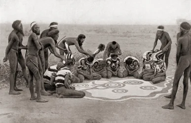 Warramunga-stammens totemiske ceremoni, Australien