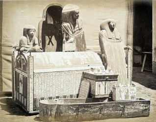 Arkæologiske statuer fundet i Egypten - i "" Fotoalbum af 1st Museum of Cairo"" grundlagt af Auguste Mariette Bey
