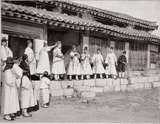 Bueskytter i det gamle palads i Seoul, Korea, slutningen af det 19. århundrede
