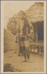 Datto Bulon, chef for Bagobo, klædt i krigerdragt, Philippine Reservation, Louisiana Purchase Exposition