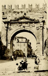 Historisk geografi. 1900. Italien. Riminis triumfbue.