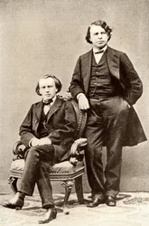 Johannes Brahms (1833-1897), tysk komponist, siddende sammen med Joseph Joachim (1831-1907), ungarsk violinist og komponist og direktør for Berlins konservatorium. Halvtone fra et fotografi (print)