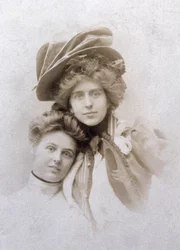Natalie Clifford Barney og Renee Vivien, Frankrig, ca. 1900 (s/h-foto)