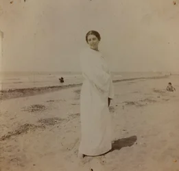 Portræt på stranden i Forte dei Marmi, Versilia, ca. 1910 (foto)