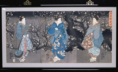 En oban triptykon, der skildrer en natlig scene med tre Bijin
