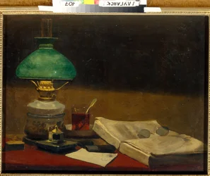 ""Nature morte"" (Stilleben) Bog, skrivebordslampe, glas og kop te - Maleri af Vasili Polenov (1844-1927) Olie på lærred Dim 61,3x79,3 cm Regionalt kunstmuseum, Lugansk